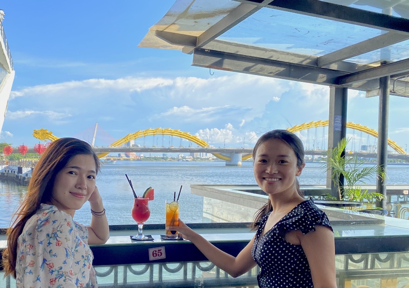 扇風機と屋根があるので暑さを感じることなくゆっくりと過ごすことができます