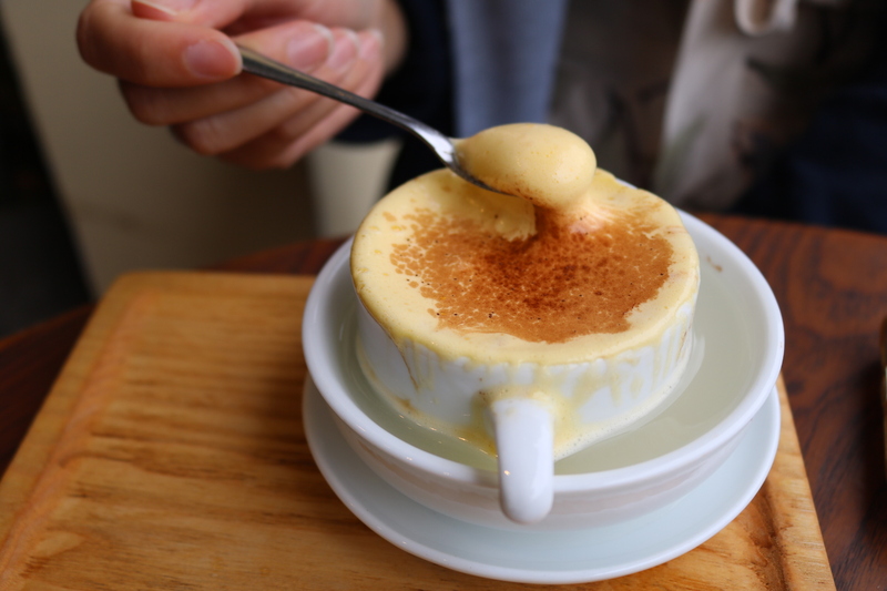 エッグコーヒー55.000VND(約225円)