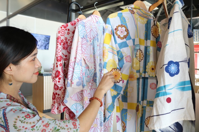 波レストラン Nami Restaurant