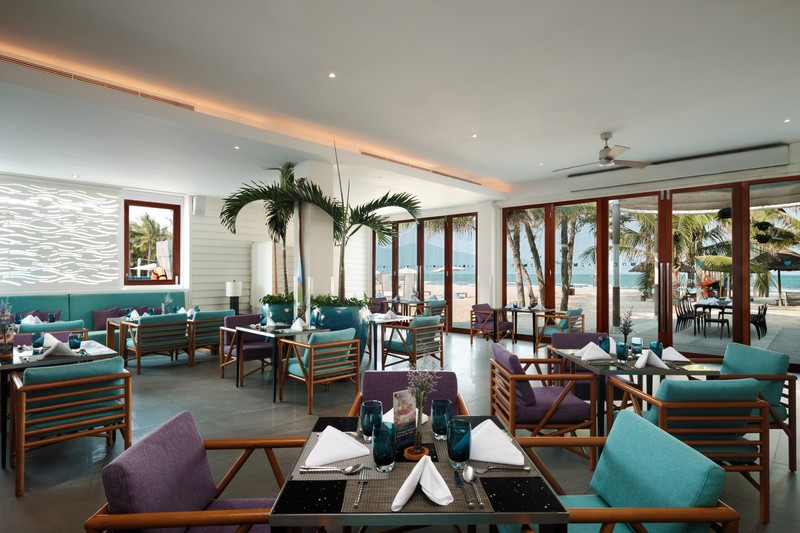 Pullman Danang Beach Resort -Azure Beach Lounge-
