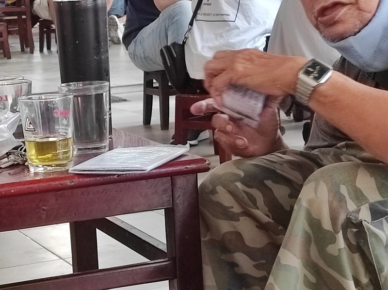 宝くじ売りのおじさんや、フルーツ売りのおばさんも声かけてきます