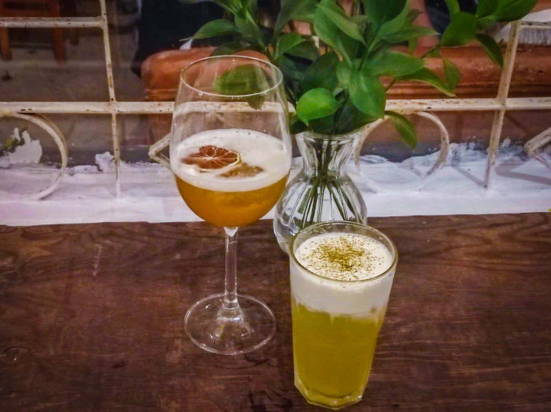 左：コンブチャ60.000VND(約300円)