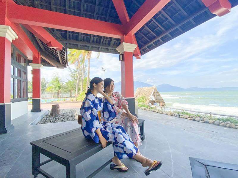 波レストラン Nami Restaurant