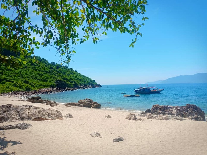 Hòn Chảo（レンタル船で行く必要があり）