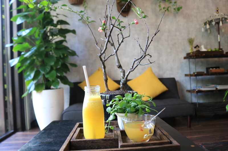 パイナップルジュースとジンジャーティー