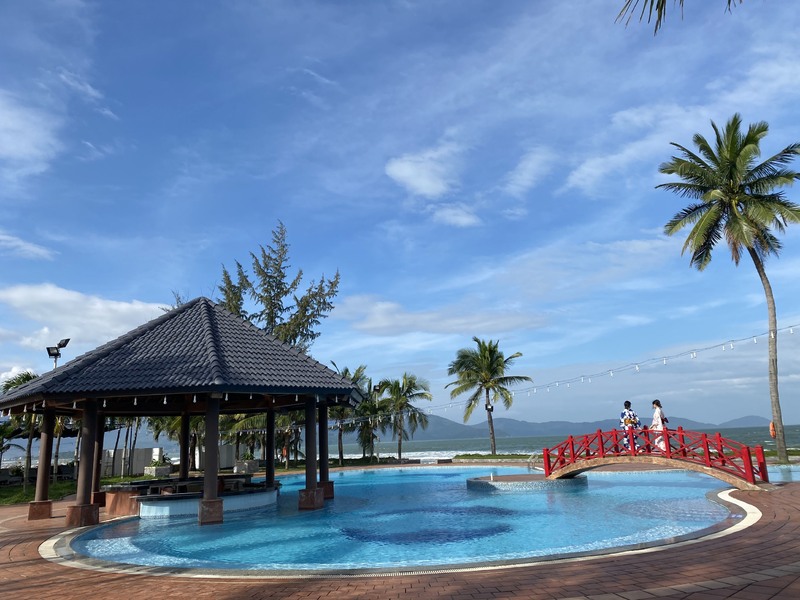 波レストラン Nami Restaurant