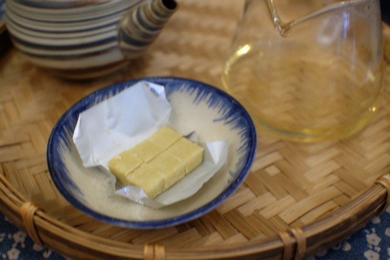 おまけ：お茶に付いてくるお茶菓子も楽しんで