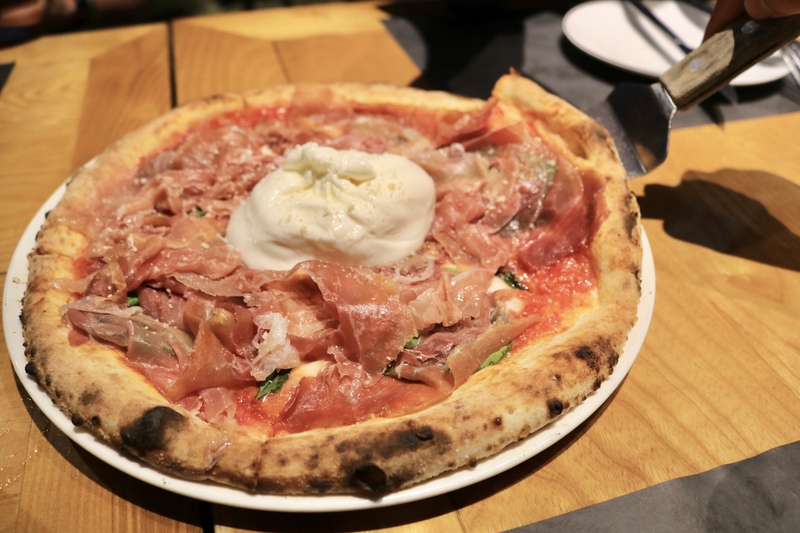 ランチやディナーにおすすめベトナムに来たら絶対食べたい日本人経営のPizza 4P'sレストラン