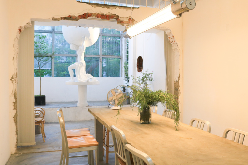 流行りのカフェへ潜入！ダナンの変な像が置いてあるDng.coffee