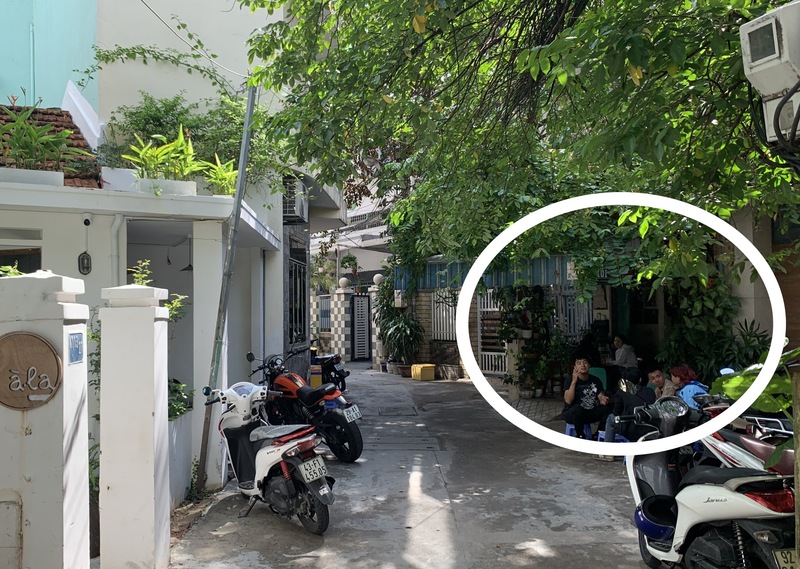 大通りからは気づけない路地にあった!