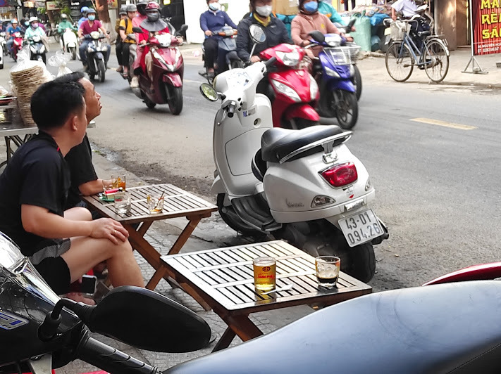 小さい椅子に座ってローカルを感じたい人におすすめ！