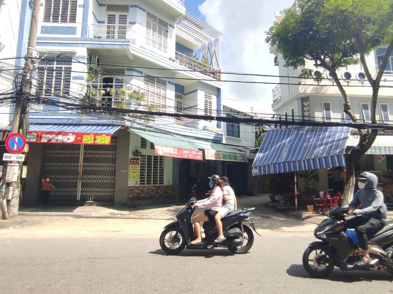 住宅エリアを通り抜けてたどり着く”おしゃカフェ”