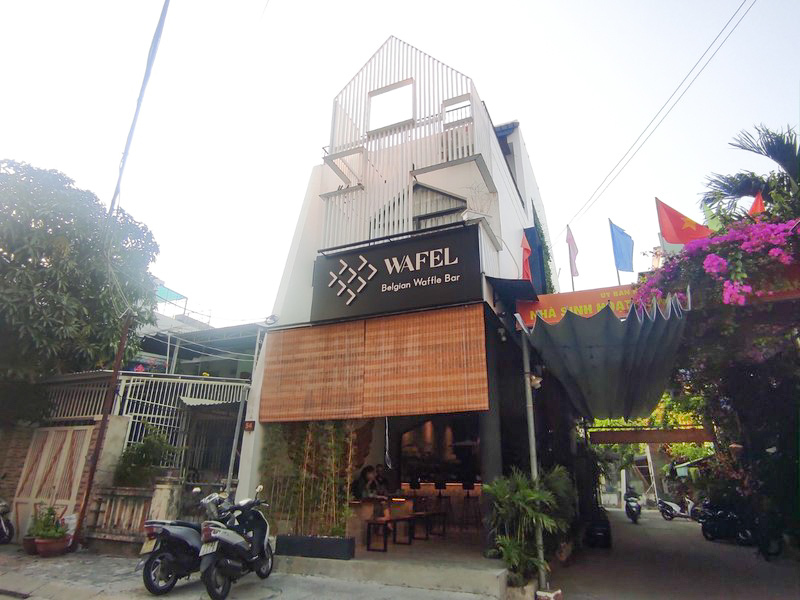 アントゥンエリアの路地ある絶品ワッフル店