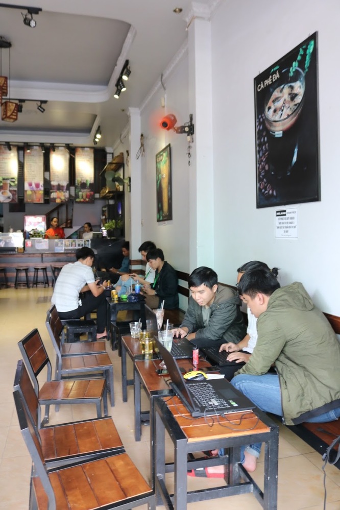 123 Hàm Nghiミラノコーヒー店は 移転してからもお客が付いて回る人気のお店