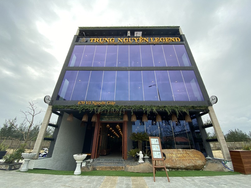 海を眺められる席もあります