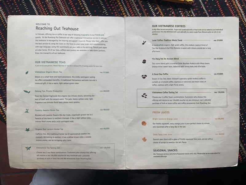 注文は紙で、その他必要な要件はハンコ＆メモを使ってコミュニケーション