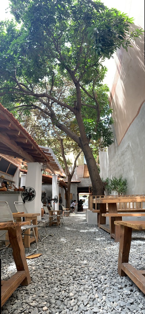 完全にオープンスペースのAdorカフェ