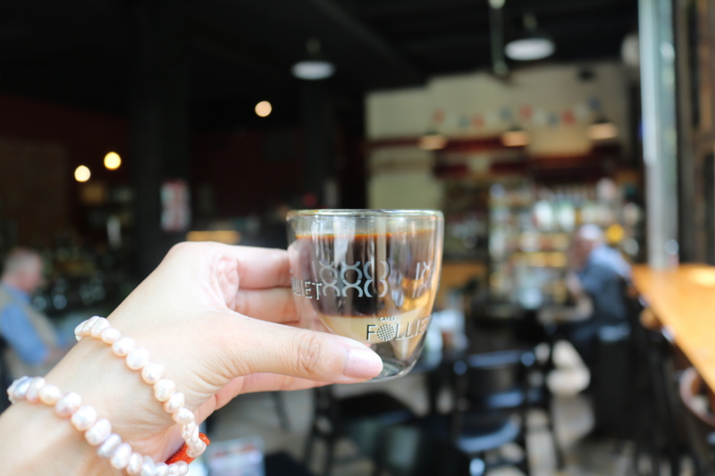 コーヒーはミルクが入っているものの 甘くはありません