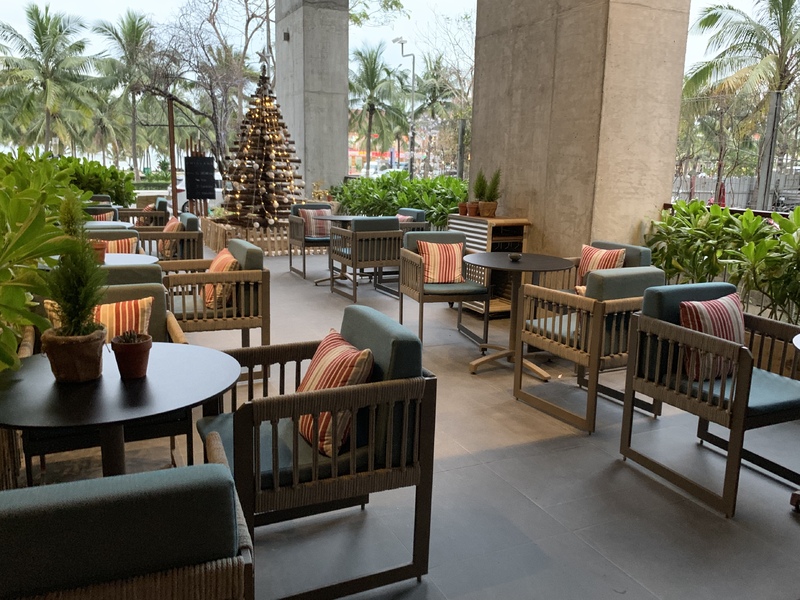 ぷらっと立ち寄れる１Fのカフェ