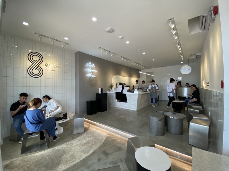 明るくシンプルかつワンポイントなインテリアが人気