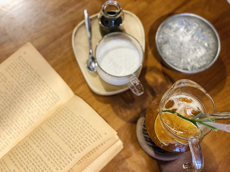 塩コーヒーと桃オレンジ茶を注文