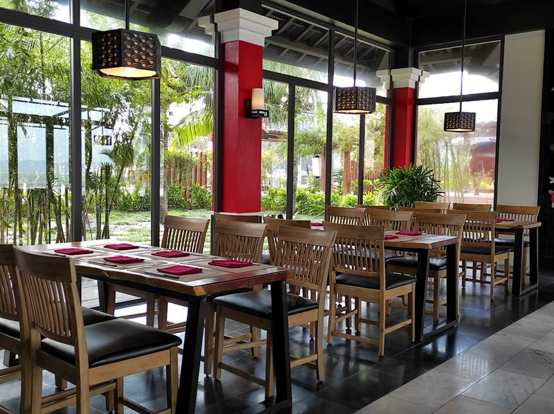 波レストラン Nami Restaurant