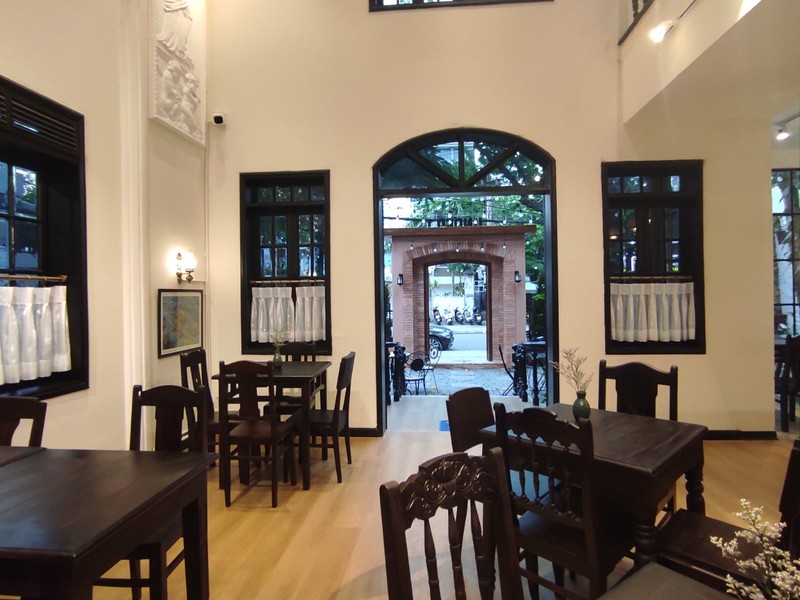 2フロアの広々店内は集中したいときにもオススメ！