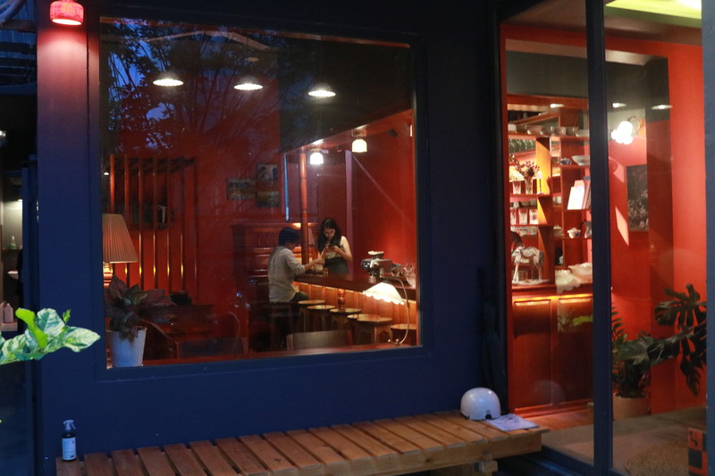 ドキドキワクワク！夜は照明が落ちて大人の雰囲気に