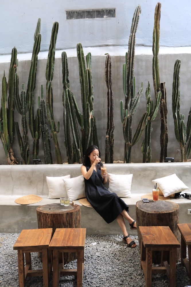 どこに座っても写真映えしてしまうAdorカフェの内装