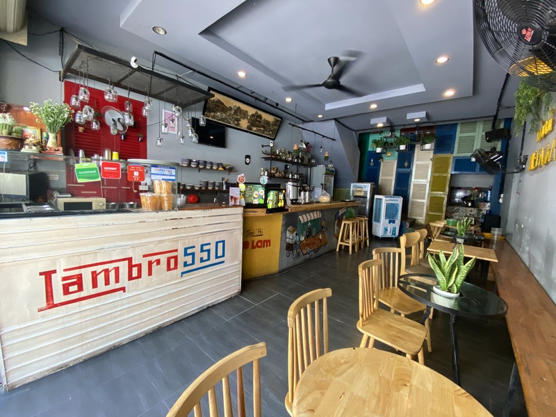 店内２階建てで広々・テイクアウトも可能