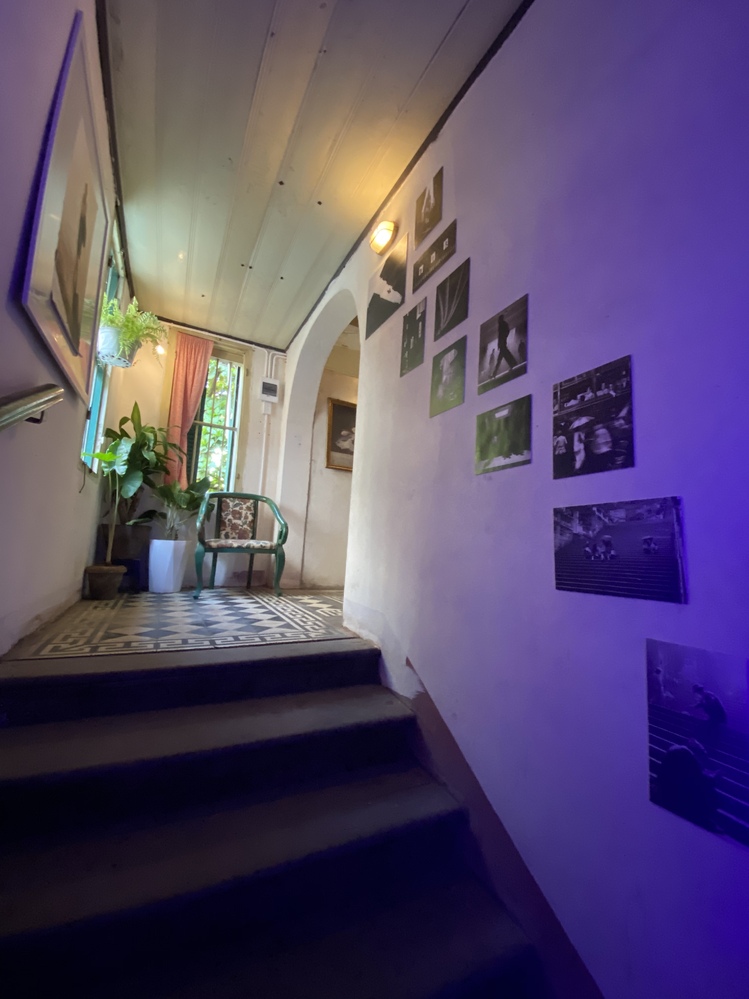 ２階入り口 （徐々に雰囲気が変わっていきます）