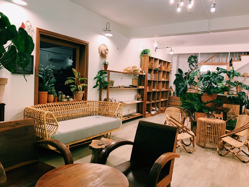 天井が広い、温かい雰囲気が特徴