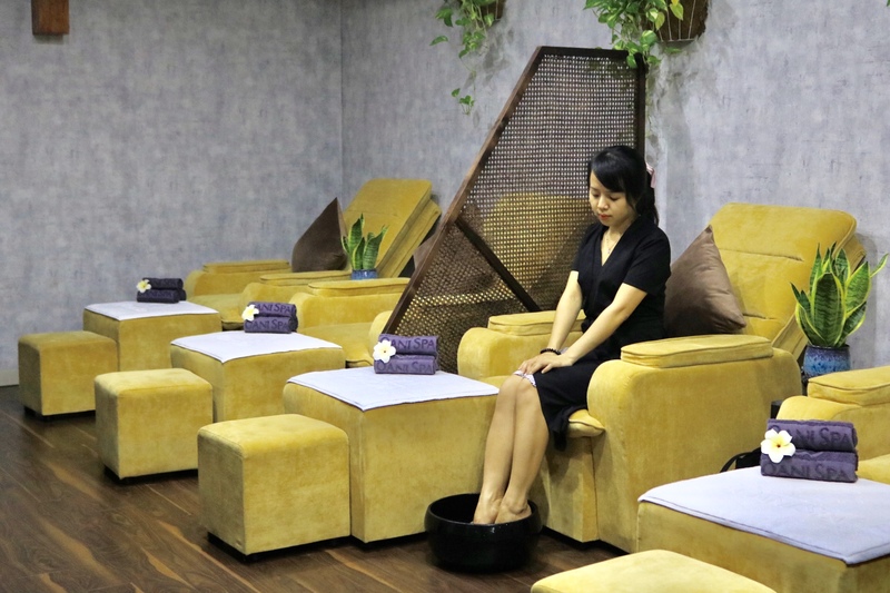 全身のマッサージの前に足湯タイムの部屋