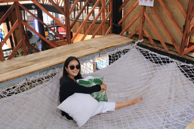 ２階にあるハンモック的なネット
