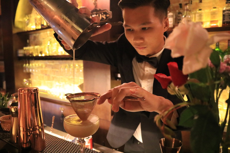 丁寧に作られるカクテル
