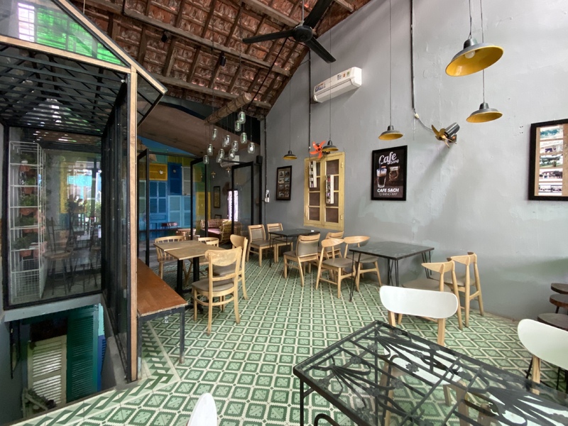 店内２階建てで広々・テイクアウトも可能