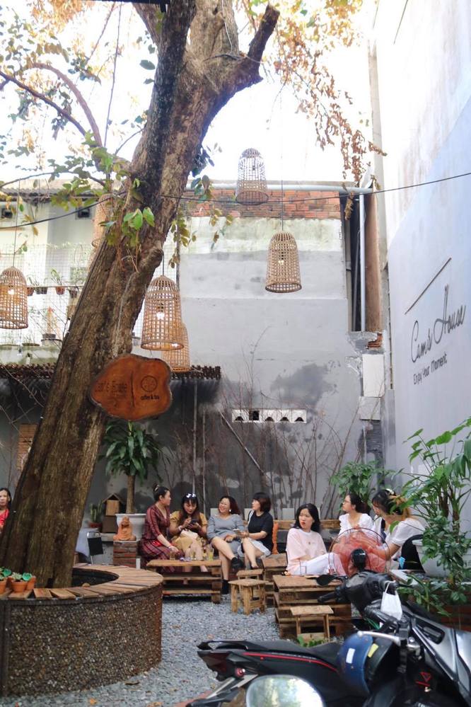 少し奥まった住宅街に…