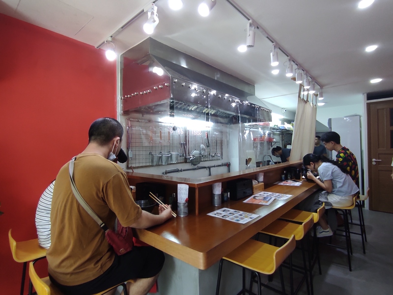 日系の激安ラーメン店「えびよし」