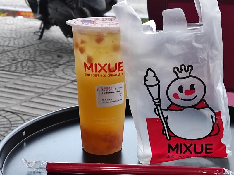 目玉商品のアイスは大きくて満足度高め！