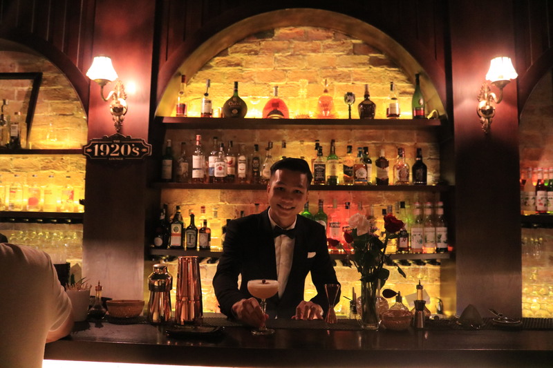 丁寧に作られるカクテル