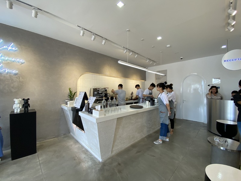 カウンターで注文支払い