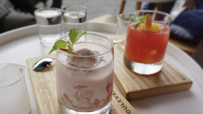 ローカルベトナム人女子が飲んでいた見た目が涼しげなかわいいドリンク