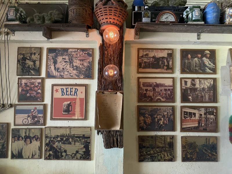 ー奥にある1号店は昔ながらのインテリアにぎゅっと囲まれた空間