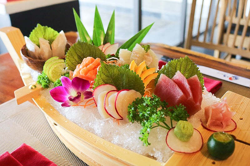 波レストラン Nami Restaurant