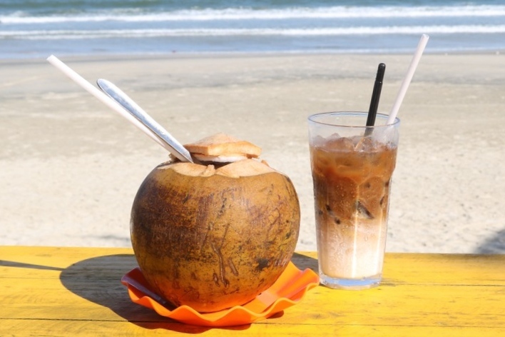 ココナツドリンク片手にチルな時間を過ごしてみて