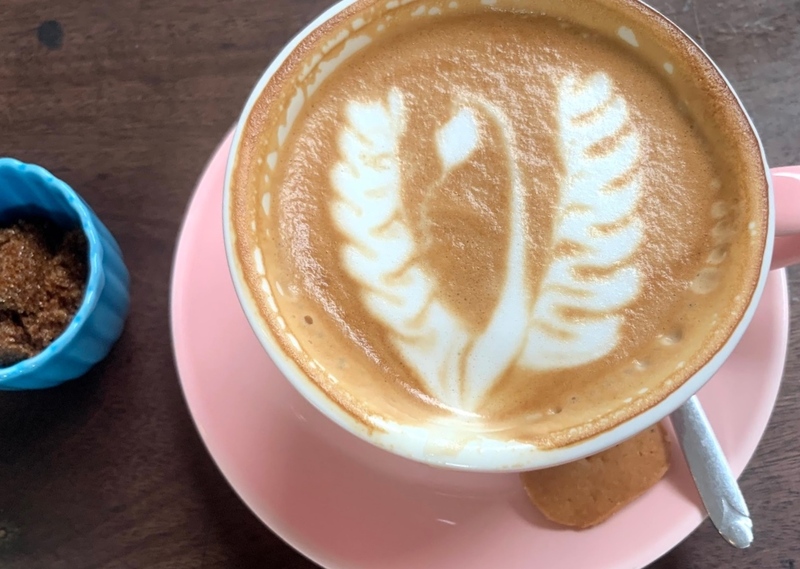 すべてが洗礼されたコーヒーとケーキが美味！