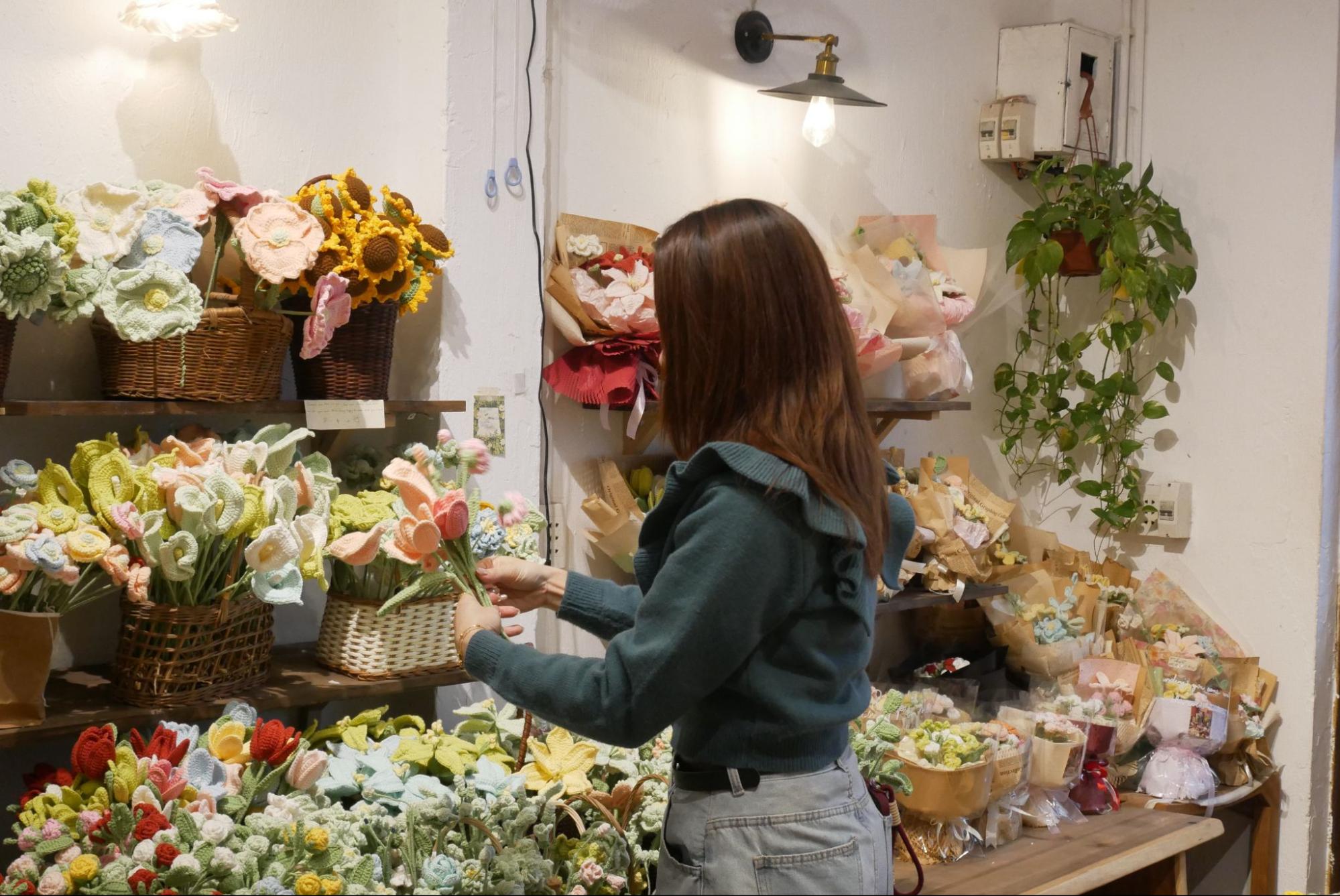 &nbsp;&nbsp;自分で花束を作れます！