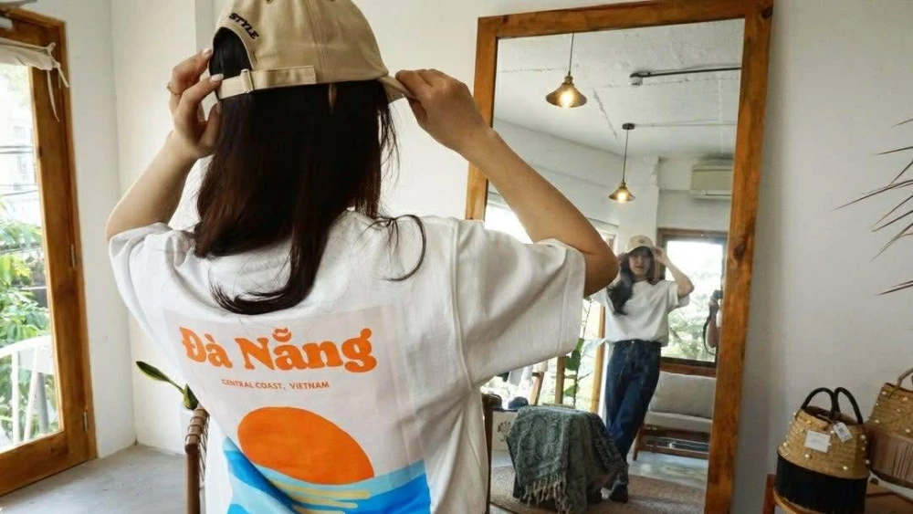 一番人気のダナンTシャツ。