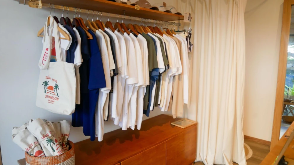 試着室もあるので、サイズ感や着心地を実際に確認してから購入できます。