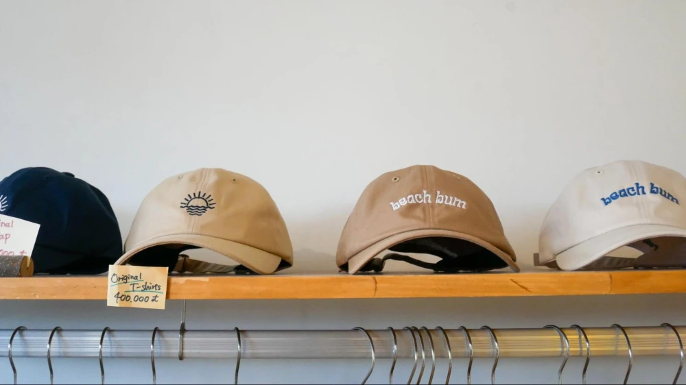 サングロウのロゴ入りキャップも！